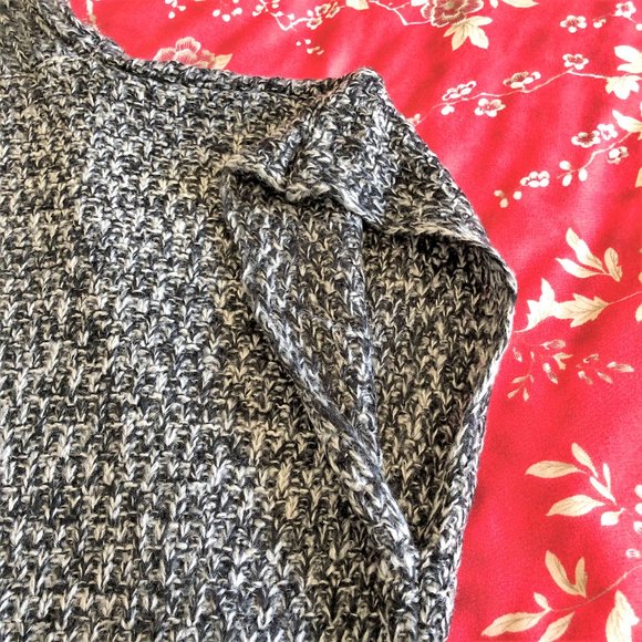 *NWOT* Beautifully Crafted Tassel-Trim Turtleneck Knit Poncho (with Pockets!) - Picture 9 of 16